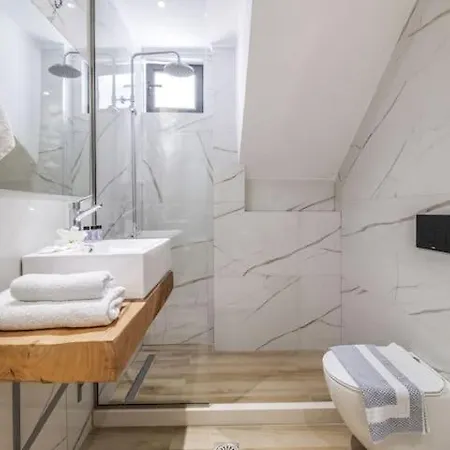 Delux 2 Petra Appartamento Tsoukaládhes