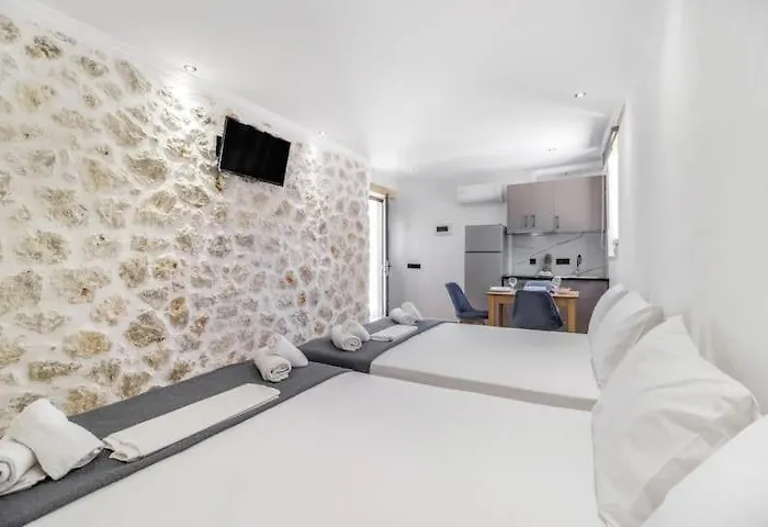 Delux 2 Petra *